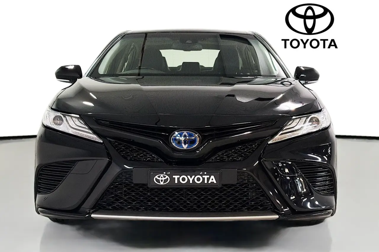 2020 Toyota Camry Gallery Image 2