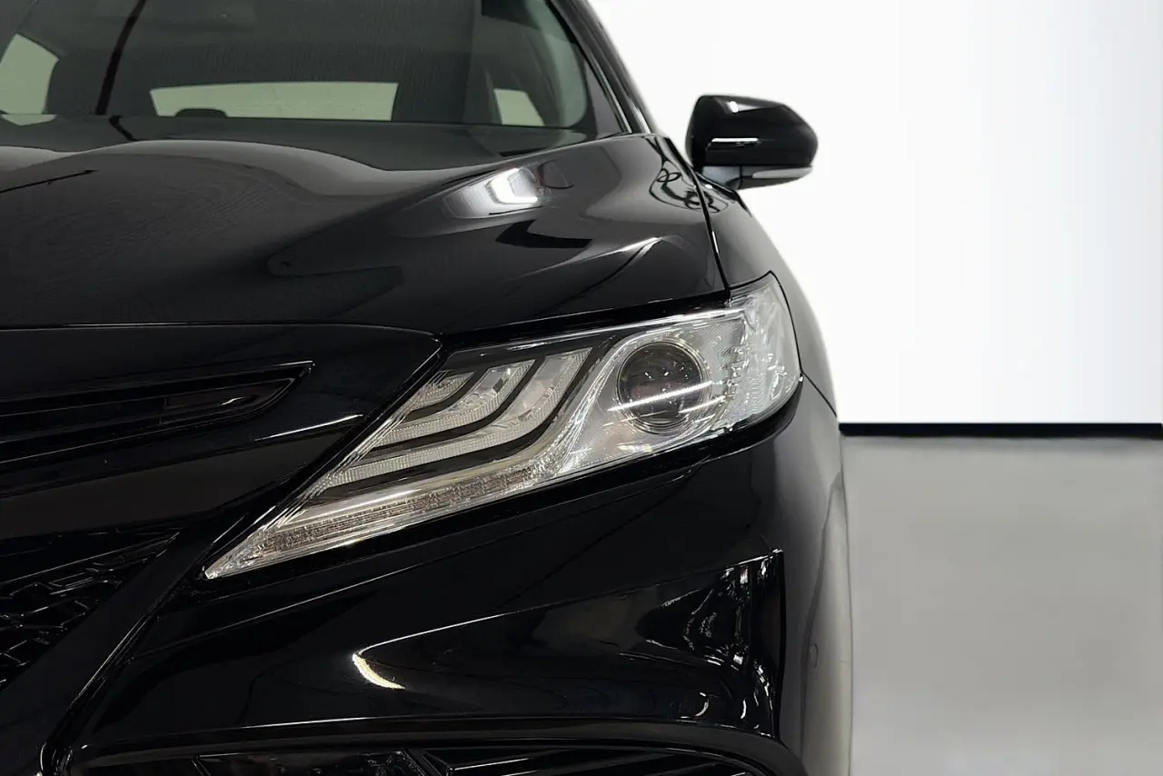 2020 Toyota Camry Gallery Image 3