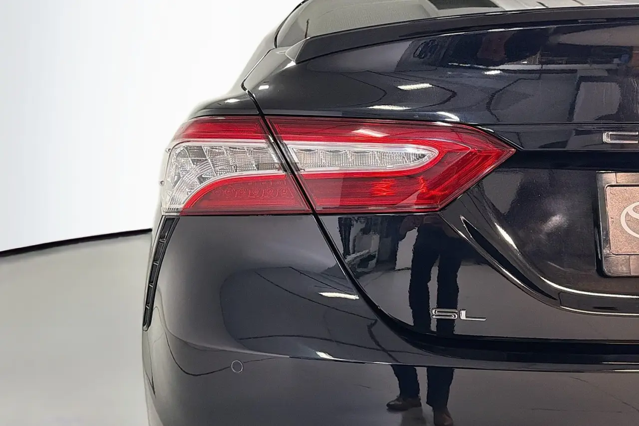 2020 Toyota Camry Gallery Image 8