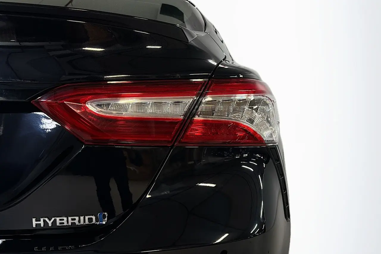 2020 Toyota Camry Gallery Image 9