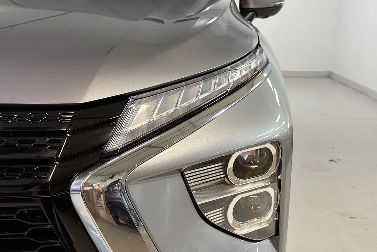 2022 Mitsubishi Eclipse Cross Gallery Image 3