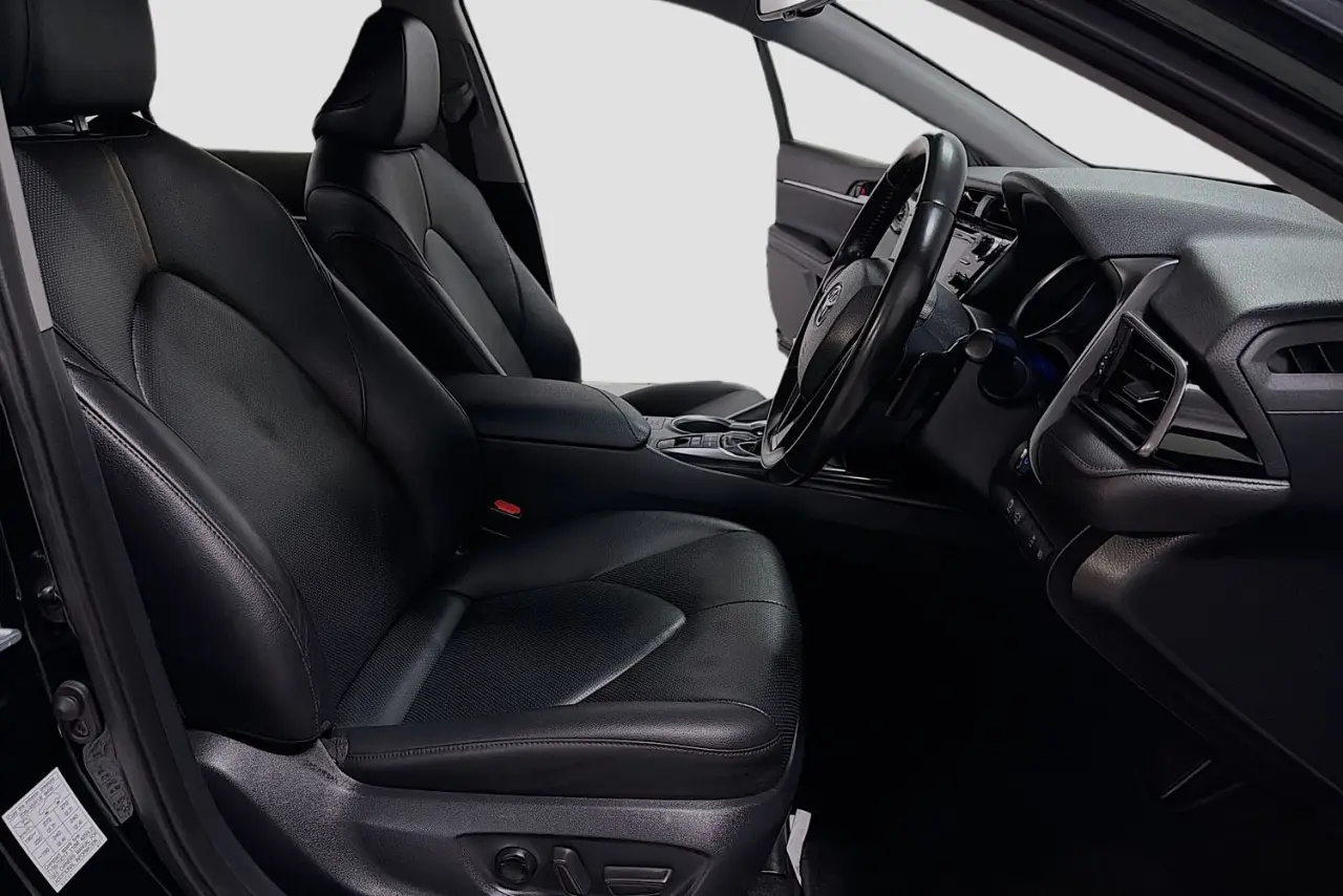 2020 Toyota Camry Gallery Image 13