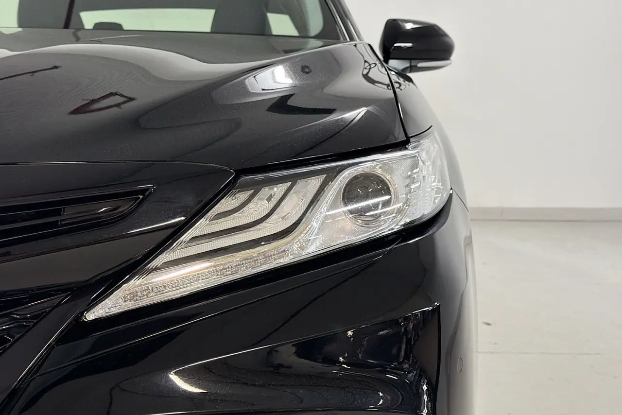2020 Toyota Camry Gallery Image 3