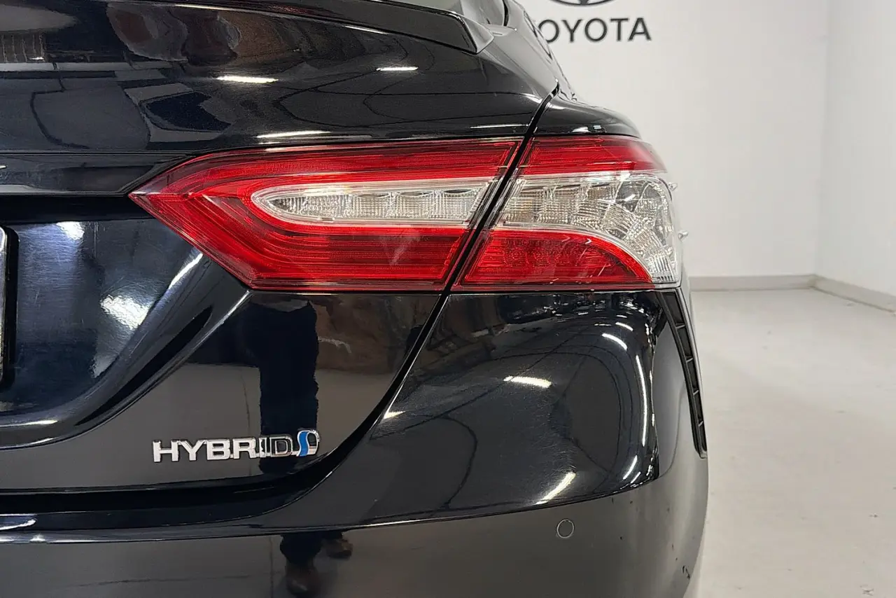 2020 Toyota Camry Gallery Image 9