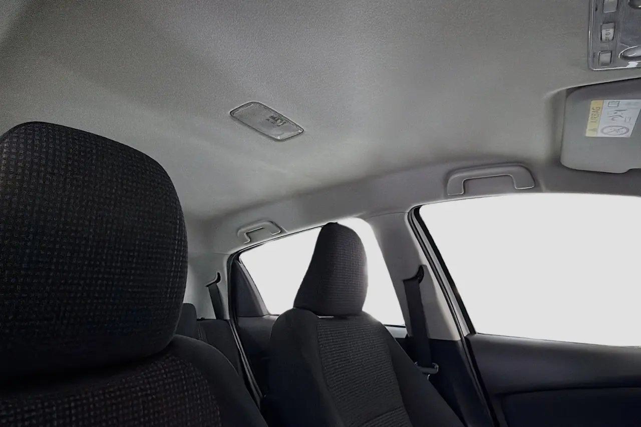 2015 Toyota Yaris Gallery Image 11