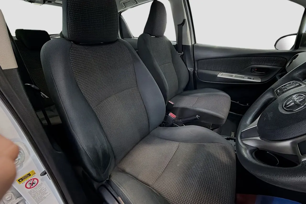 2015 Toyota Yaris Gallery Image 12