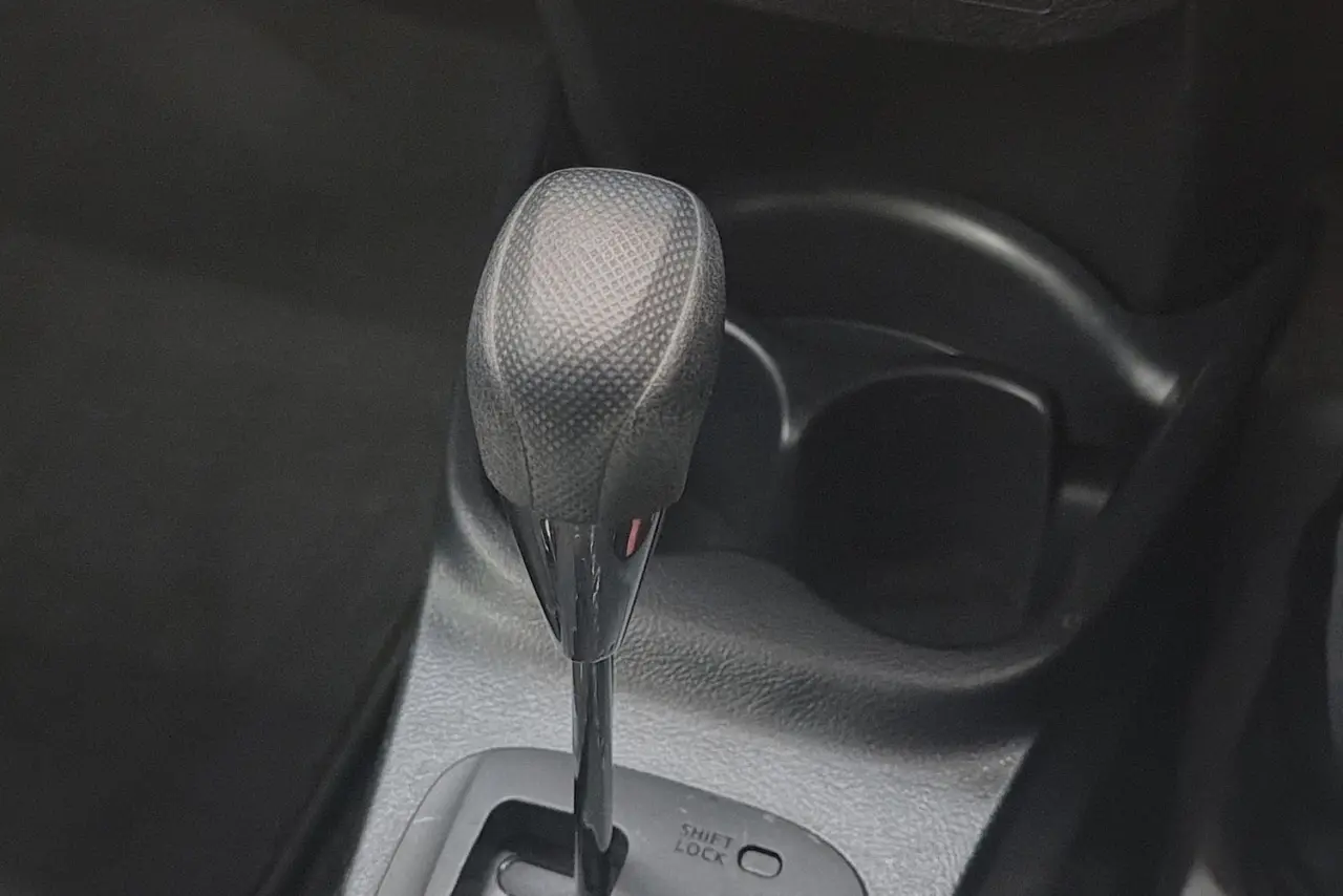 2015 Toyota Yaris Gallery Image 16