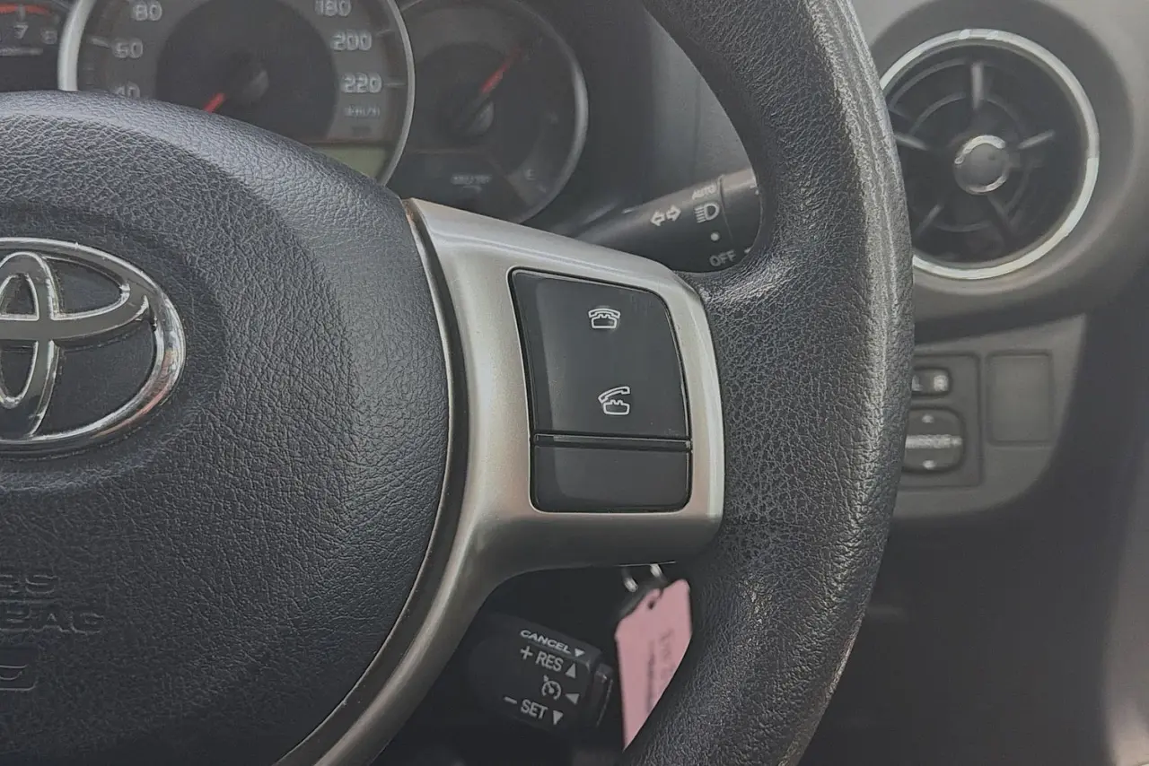 2015 Toyota Yaris Gallery Image 18