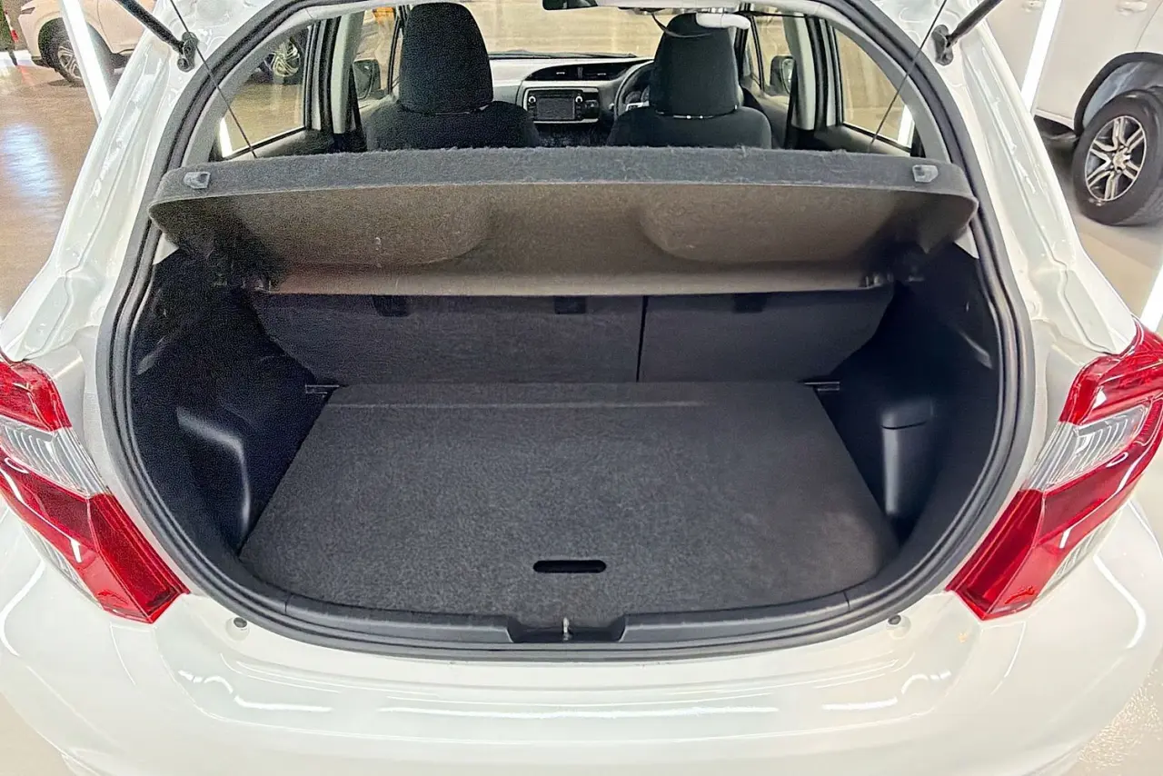 2015 Toyota Yaris Gallery Image 25