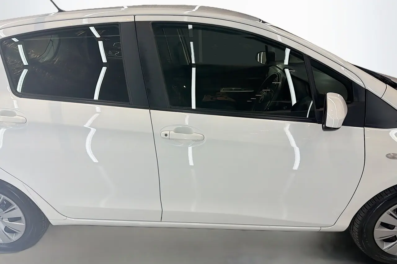 2015 Toyota Yaris Gallery Image 30