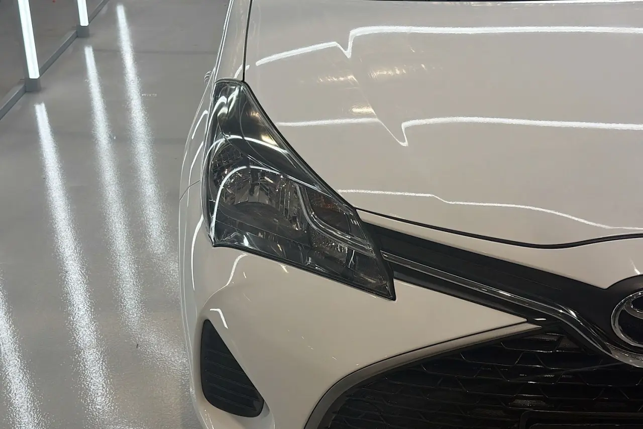 2015 Toyota Yaris Gallery Image 31