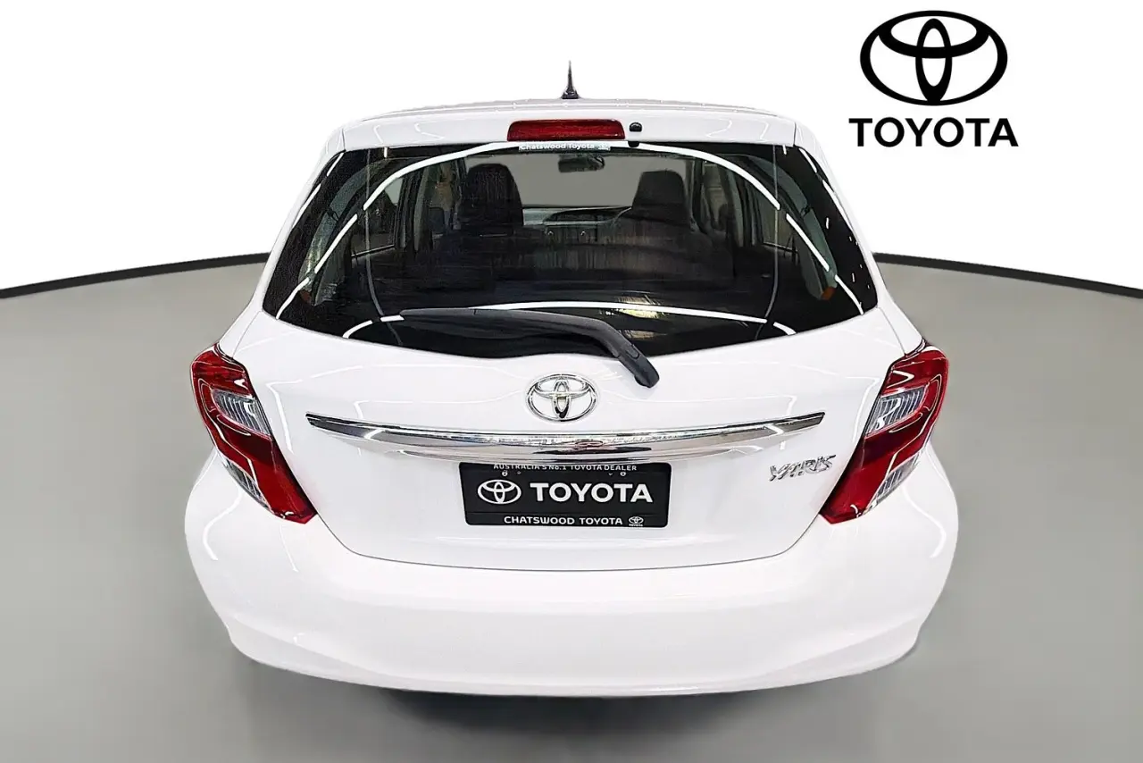 2015 Toyota Yaris Gallery Image 7