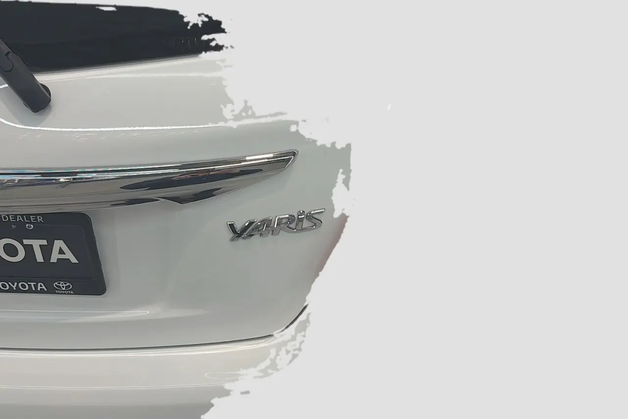 2015 Toyota Yaris Gallery Image 9