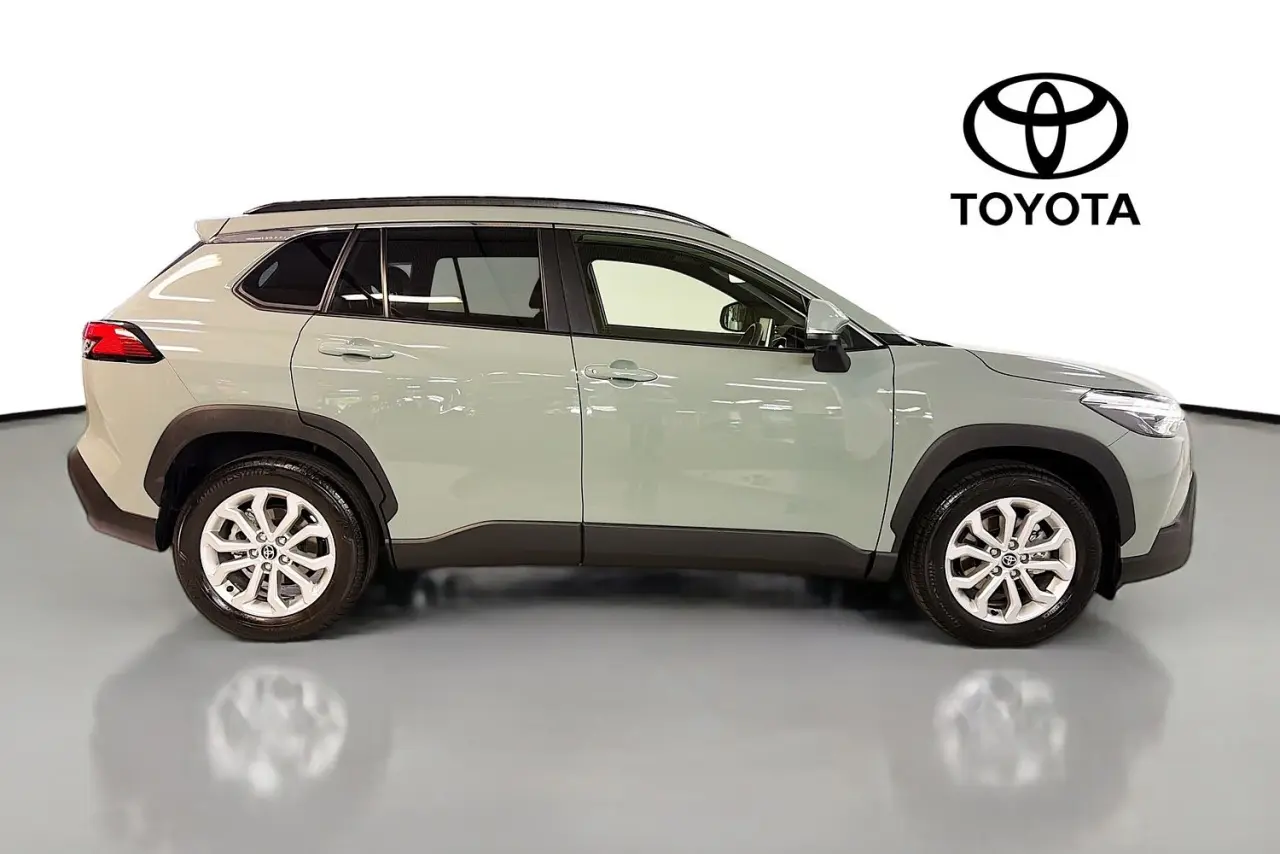 2023 Toyota Corolla Cross Gallery Image 11