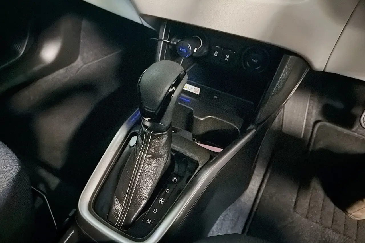 2025 Suzuki Swift Gallery Image 16