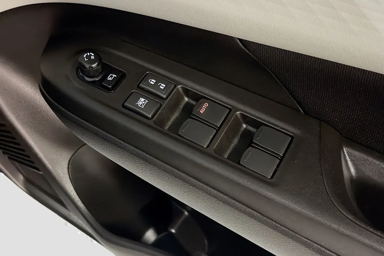 2025 Suzuki Swift Gallery Image 22