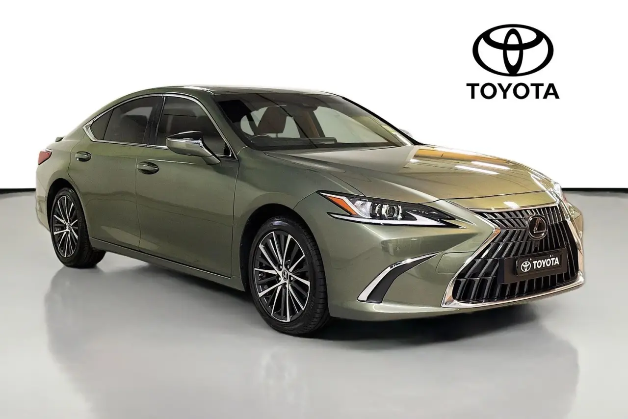 2023 Lexus ES Gallery Image 1