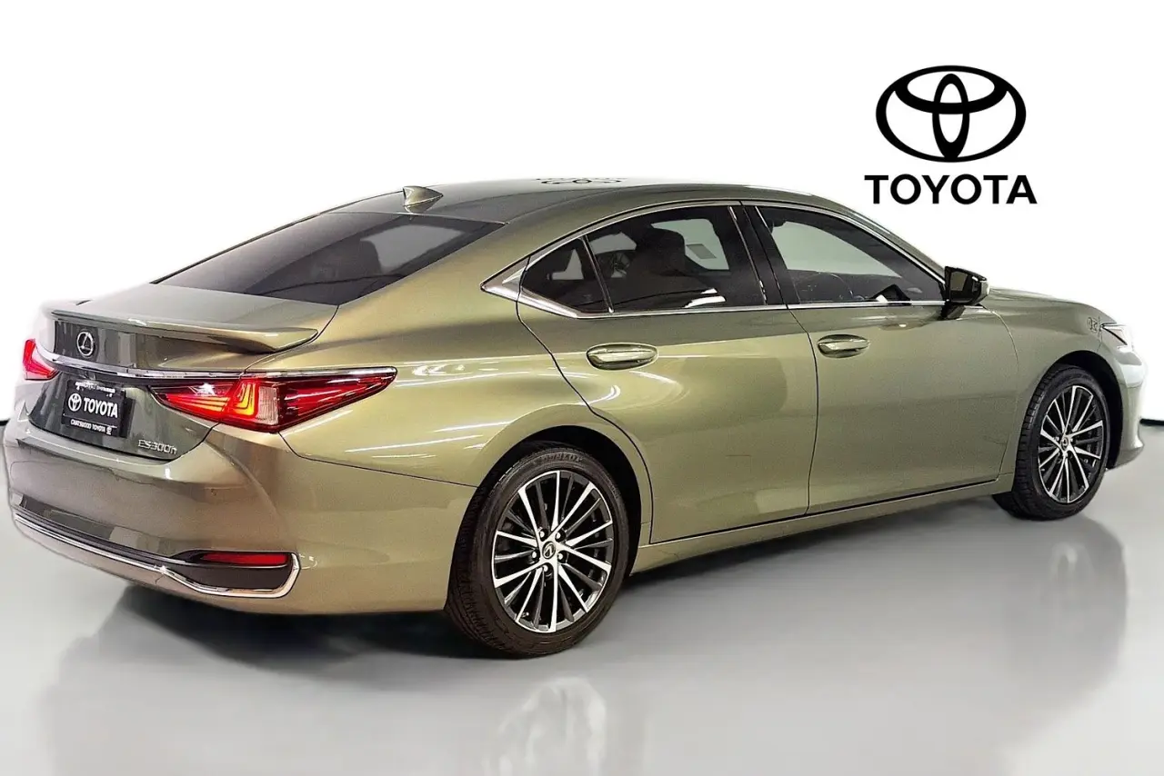 2023 Lexus ES Gallery Image 10