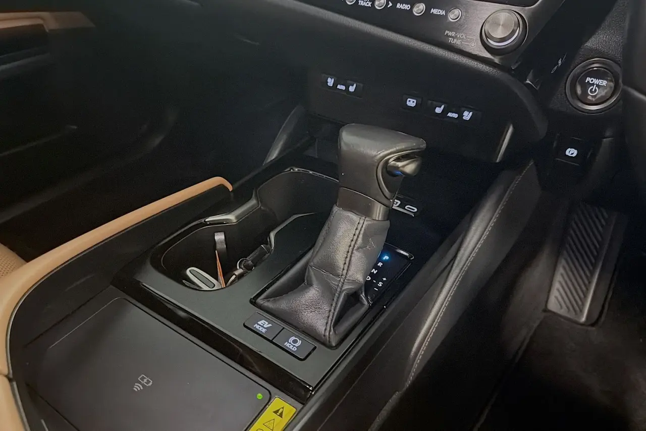 2023 Lexus ES Gallery Image 18
