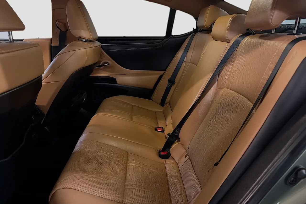 2023 Lexus ES Gallery Image 26