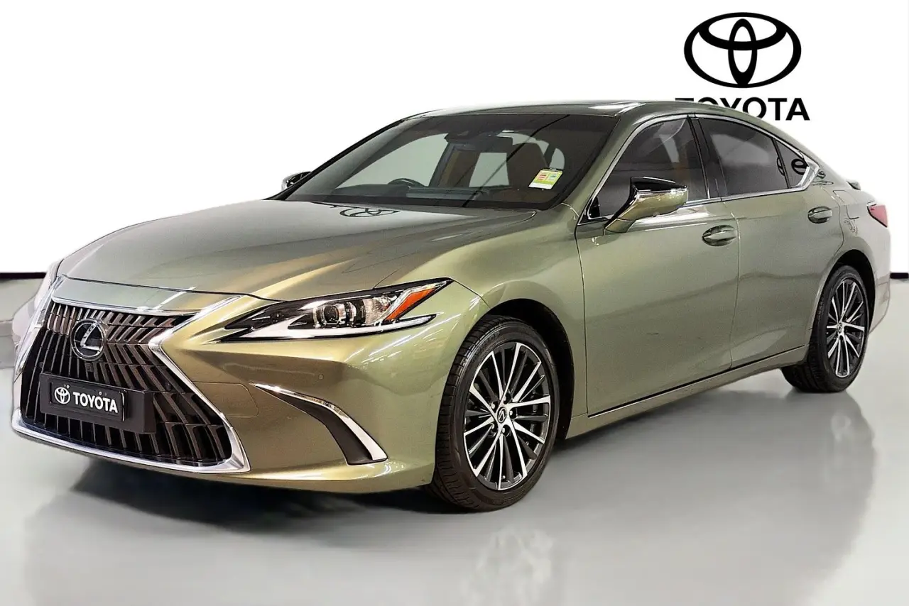 2023 Lexus ES Gallery Image 4