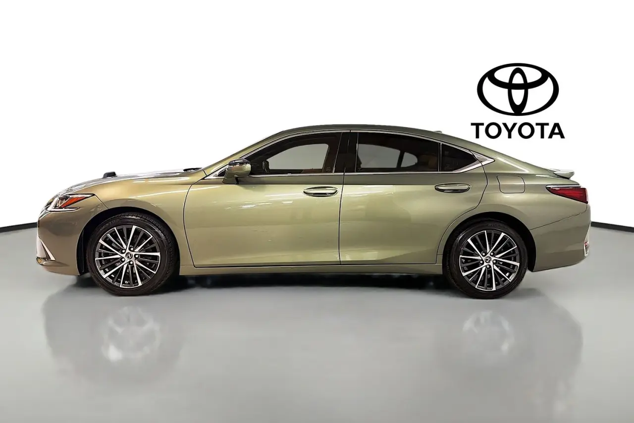 2023 Lexus ES Gallery Image 5