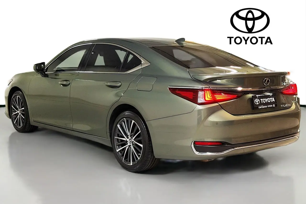 2023 Lexus ES Gallery Image 6