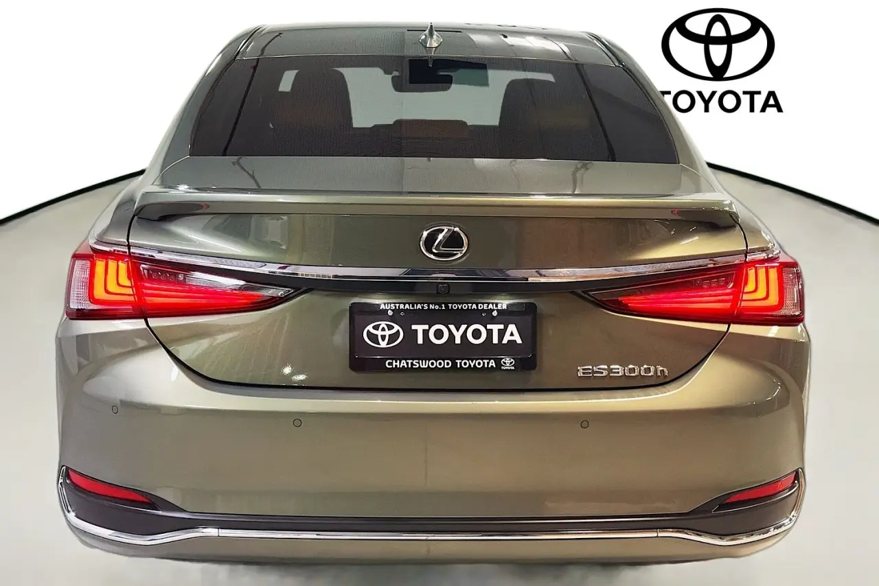 2023 Lexus ES Gallery Image 7