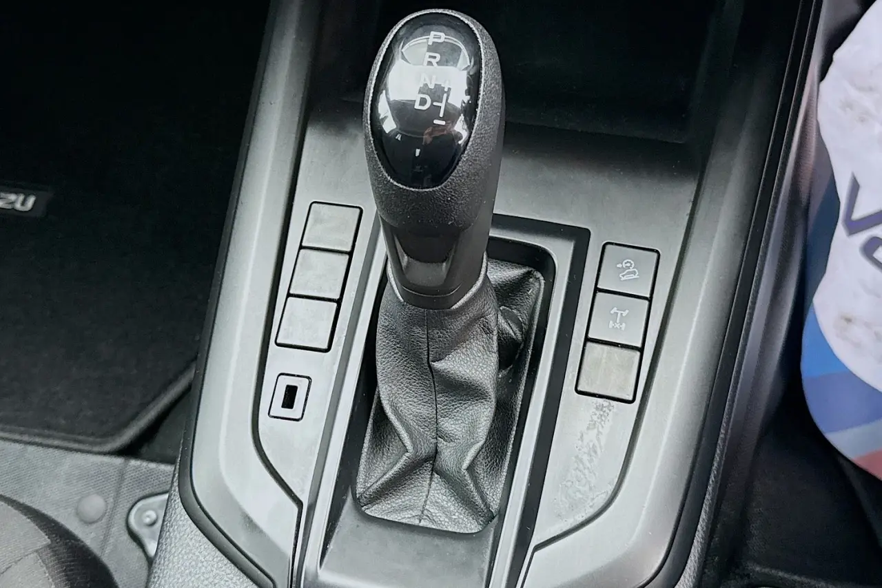 2021 Isuzu D-MAX Gallery Image 16