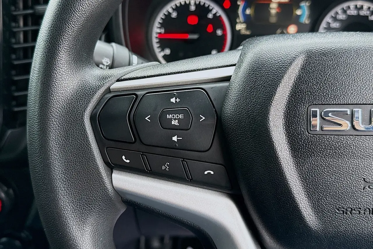 2021 Isuzu D-MAX Gallery Image 17