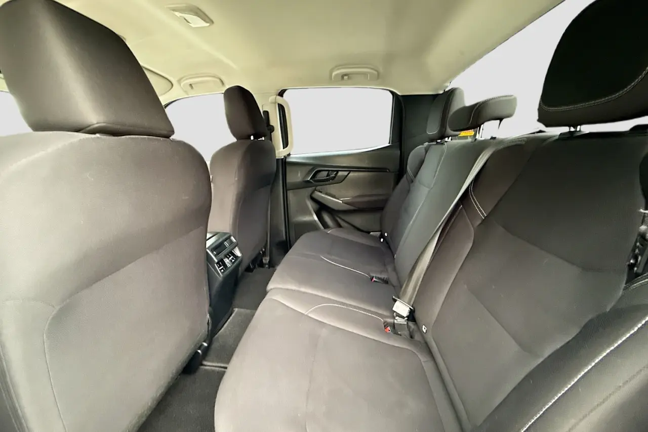 2021 Isuzu D-MAX Gallery Image 24