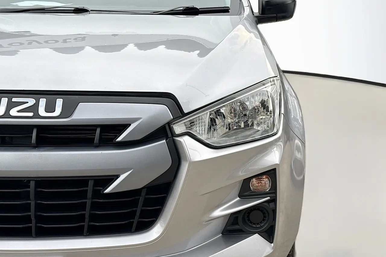 2021 Isuzu D-MAX Gallery Image 3