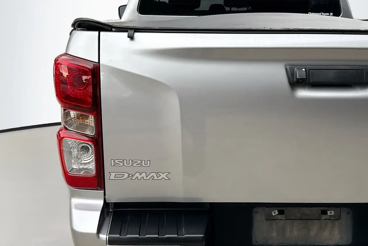 2021 Isuzu D-MAX Gallery Image 8