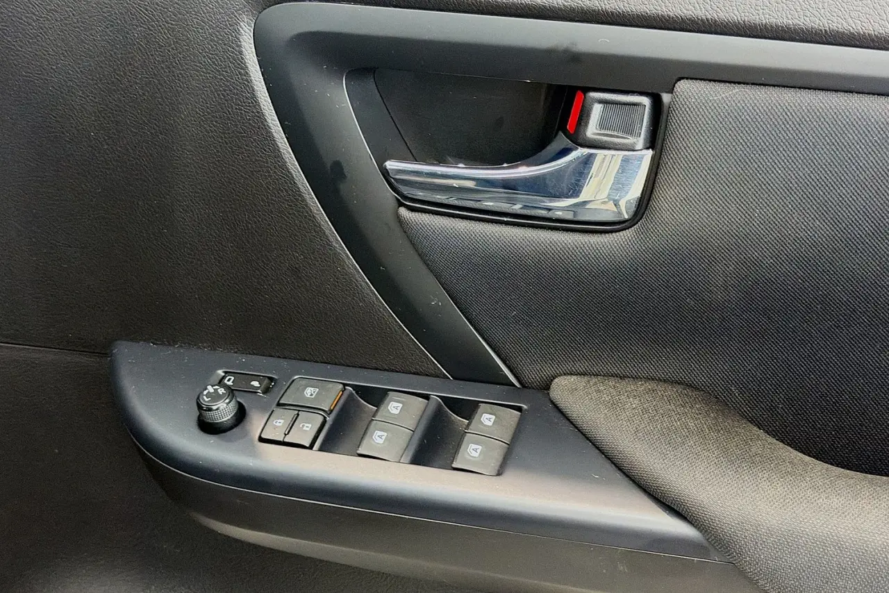 2022 Toyota Fortuner Gallery Image 40
