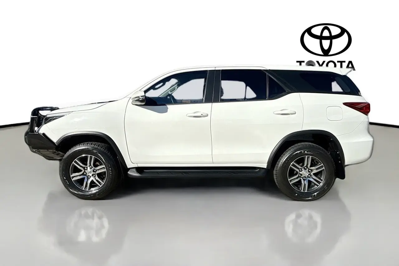 2022 Toyota Fortuner Gallery Image 6