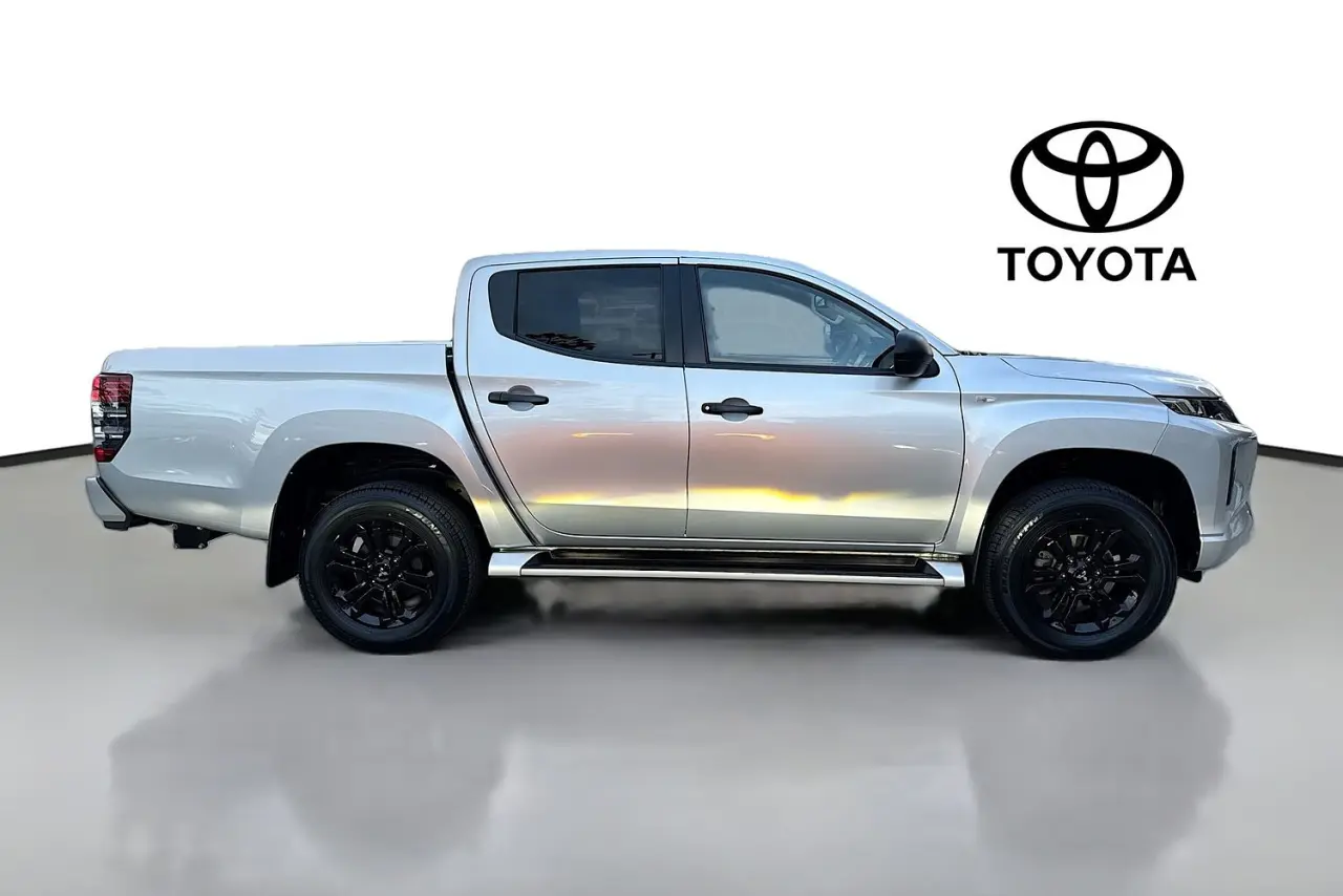 2022 Mitsubishi Triton Gallery Image 11