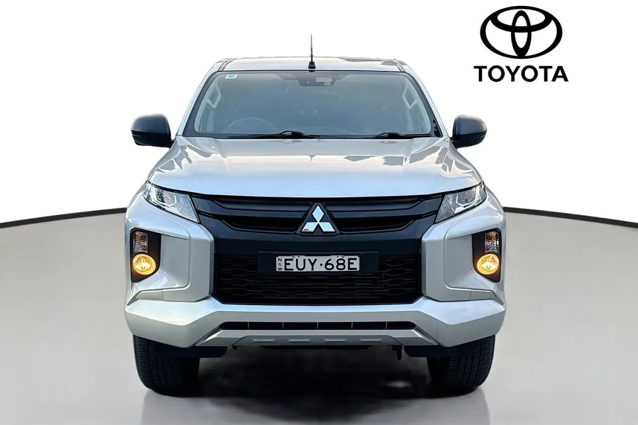 2022 Mitsubishi Triton Gallery Image 2