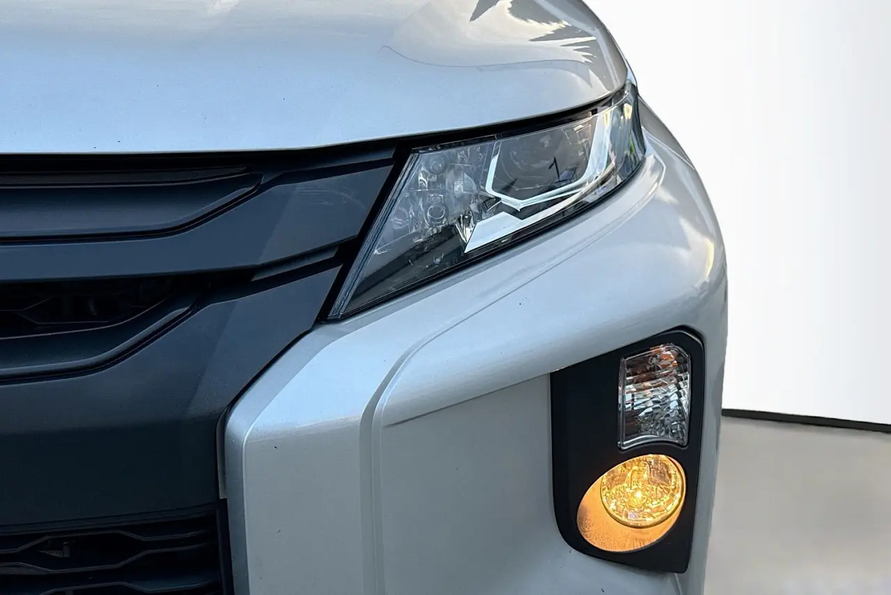 2022 Mitsubishi Triton Gallery Image 3