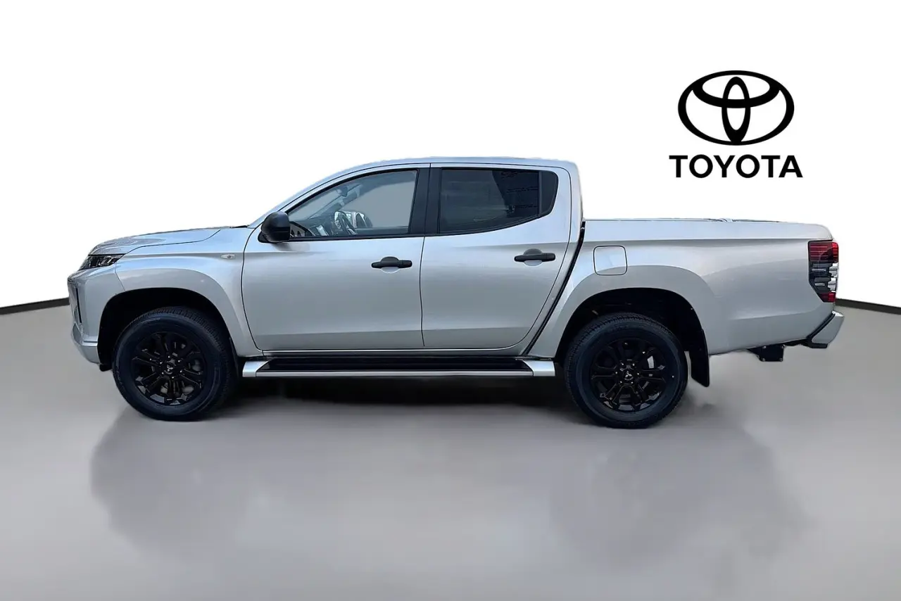 2022 Mitsubishi Triton Gallery Image 5
