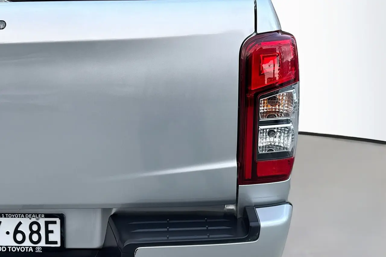 2022 Mitsubishi Triton Gallery Image 9