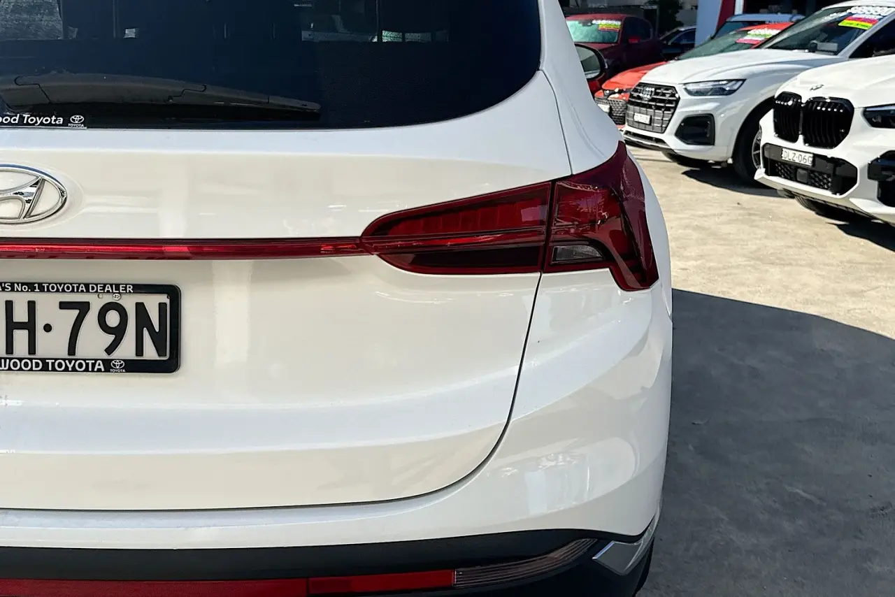 2023 Hyundai Santa Fe Gallery Image 9