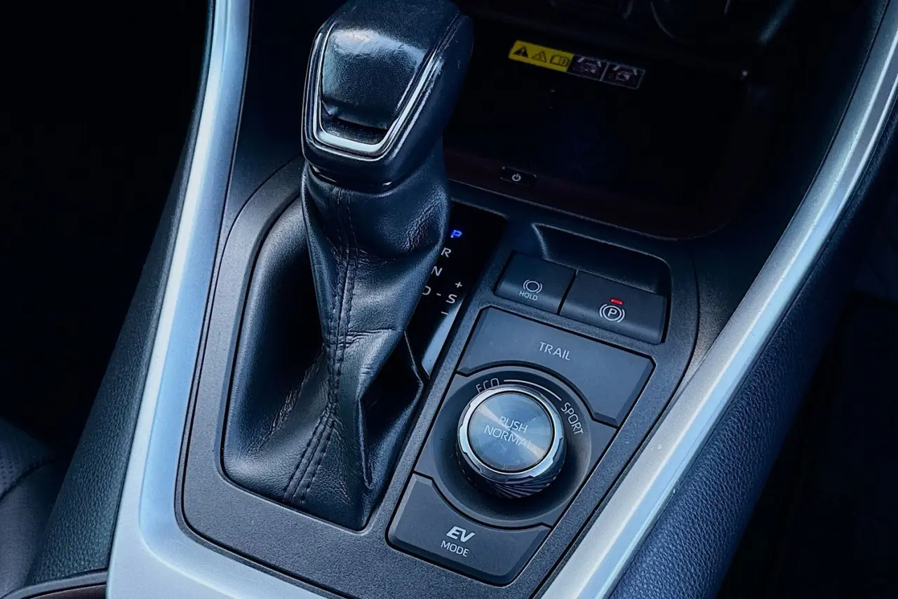 2022 Toyota RAV4 Gallery Image 18