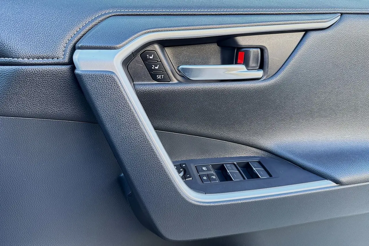 2022 Toyota RAV4 Gallery Image 24