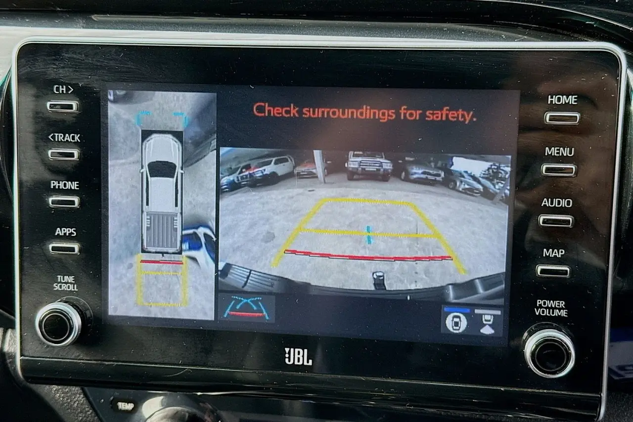 2022 Toyota Hilux Gallery Image 15