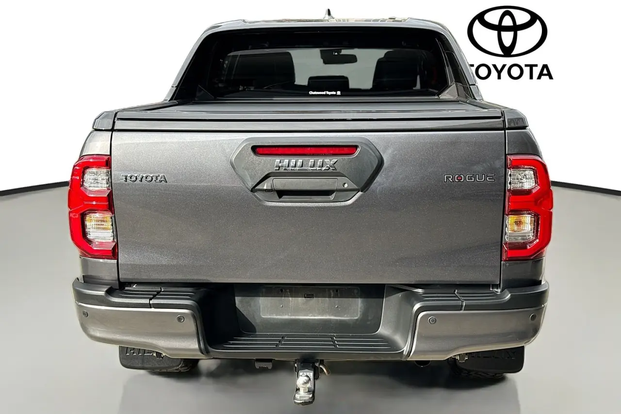 2022 Toyota Hilux Gallery Image 7
