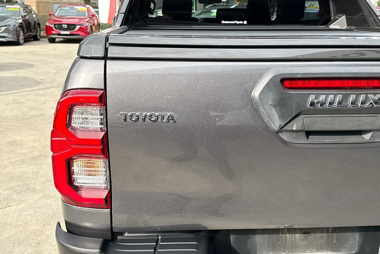2022 Toyota Hilux Gallery Image 8