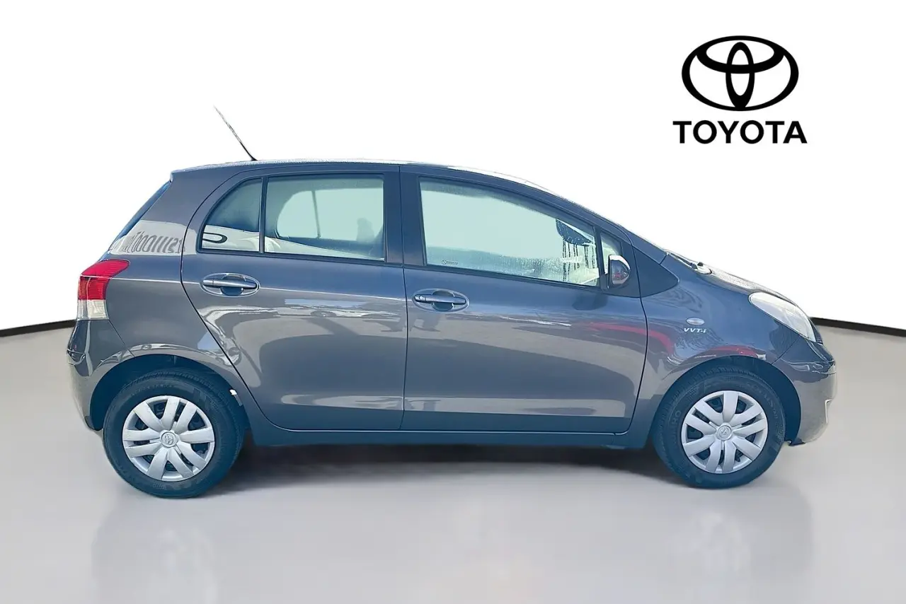 2010 Toyota Yaris Gallery Image 11