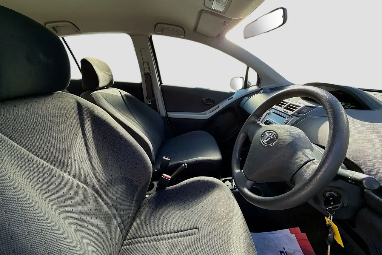 2010 Toyota Yaris Gallery Image 12