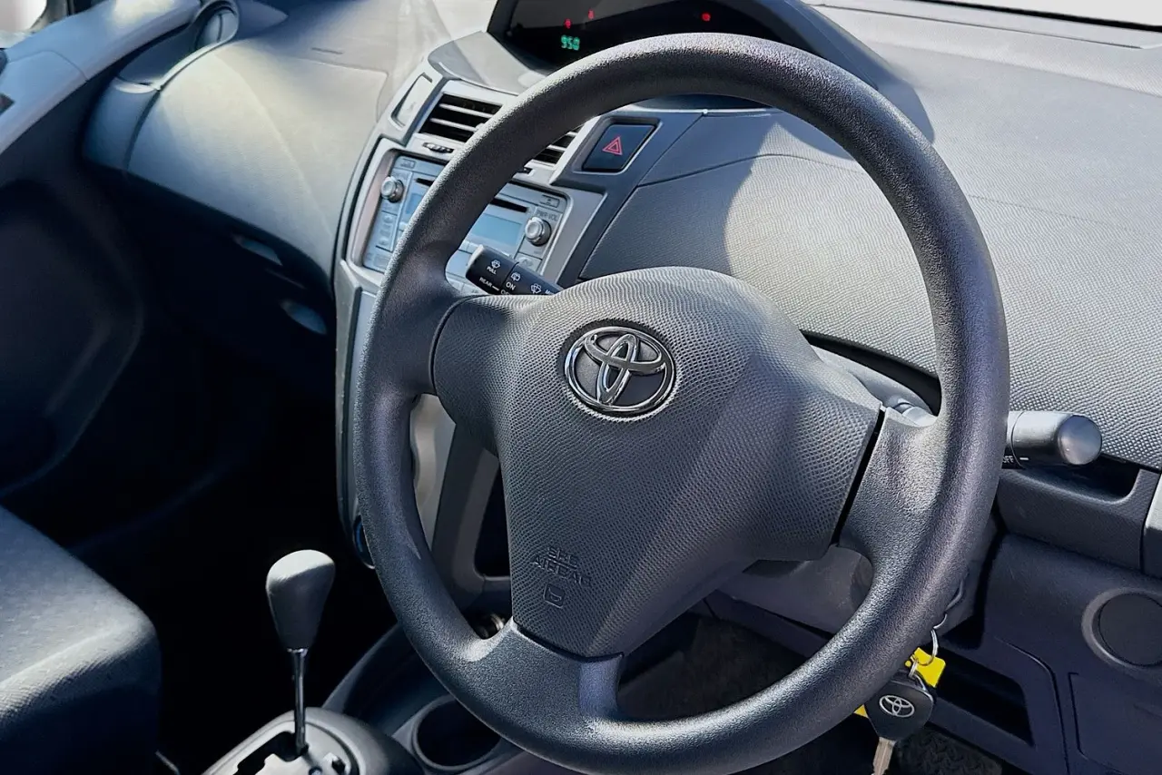 2010 Toyota Yaris Gallery Image 13