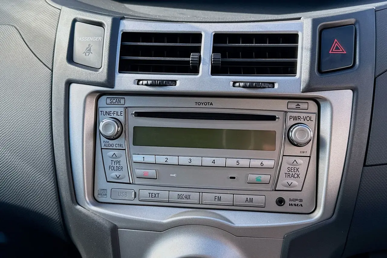 2010 Toyota Yaris Gallery Image 14